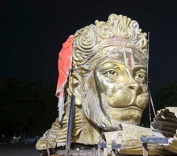 king of sarangpur statue